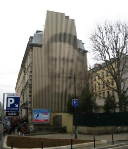 If you went up the street toward the train station, Gare du Nord—and if you remembered to look up— you might see the incredible building-sized sculpture of St. Vincent de Paul. Placed in 1987 by the artist Jean-Pierre Yvaral, it uses slightly twisted blades of metal to create the shading.
