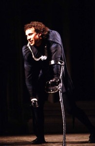 Shakespeare (whose political bread was firmly buttered on the side of Queen Elizabeth, descendent of Henry VII who overthrew Richard III [Anhony Sher in 1984 RSC production, image credit: http://www.telegraph.co.uk/culture/theatre/9837887/Richard-III-15-actors-who-have-played-the-hunchback-king.html?frame=2467624]