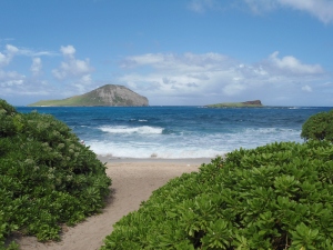 Pic 4 -- beach and small islands offshore--south of Kailua on Oahu