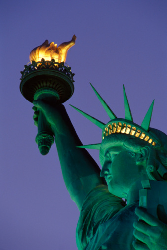 Statue of Liberty at night [image credit: Guide TravelTourism http://guidetraveltourism.com/?attachment_id=2846]