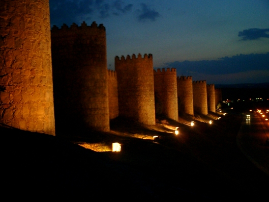 Medieval walled city of Avila, burial place of Tomás de Torquemada (Grand Inquisitor of the Spanish Inquisition). NOTE: although possibly responsible for 2000 executions, there is no record of him ever putting a dog into a car trunk in the middle of the summer. [Image credit: Diego Delso for WikiCommons]