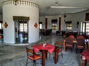 Devi Desert Resort—restaurant in the round