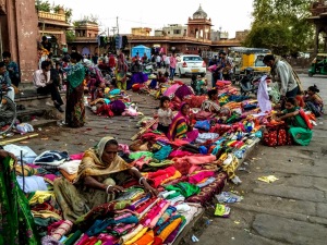 Used Sari market (c)Jayalakshmi Ayyer & Janine Smith